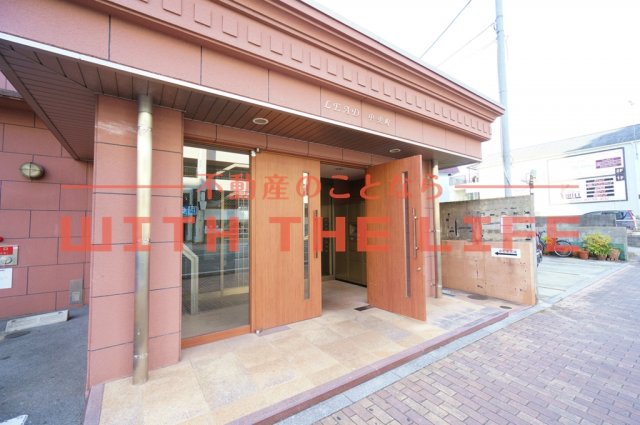 エントランス　ゆとりのあるエントランスです