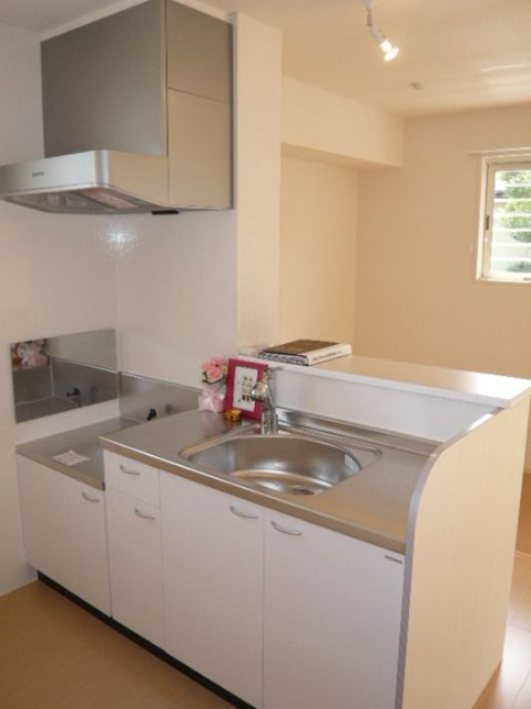 キッチン　コンパクトなキッチンで掃除もラクラク