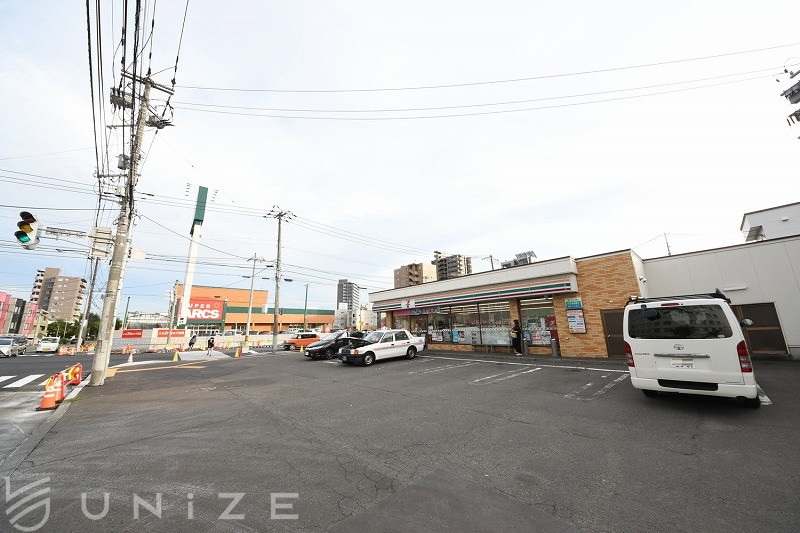 コンビニ　セブンイレブン札幌豊平13丁目店（コンビニ）まで203m