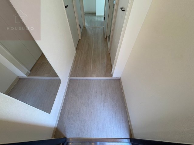 玄関　バルコニーがあります