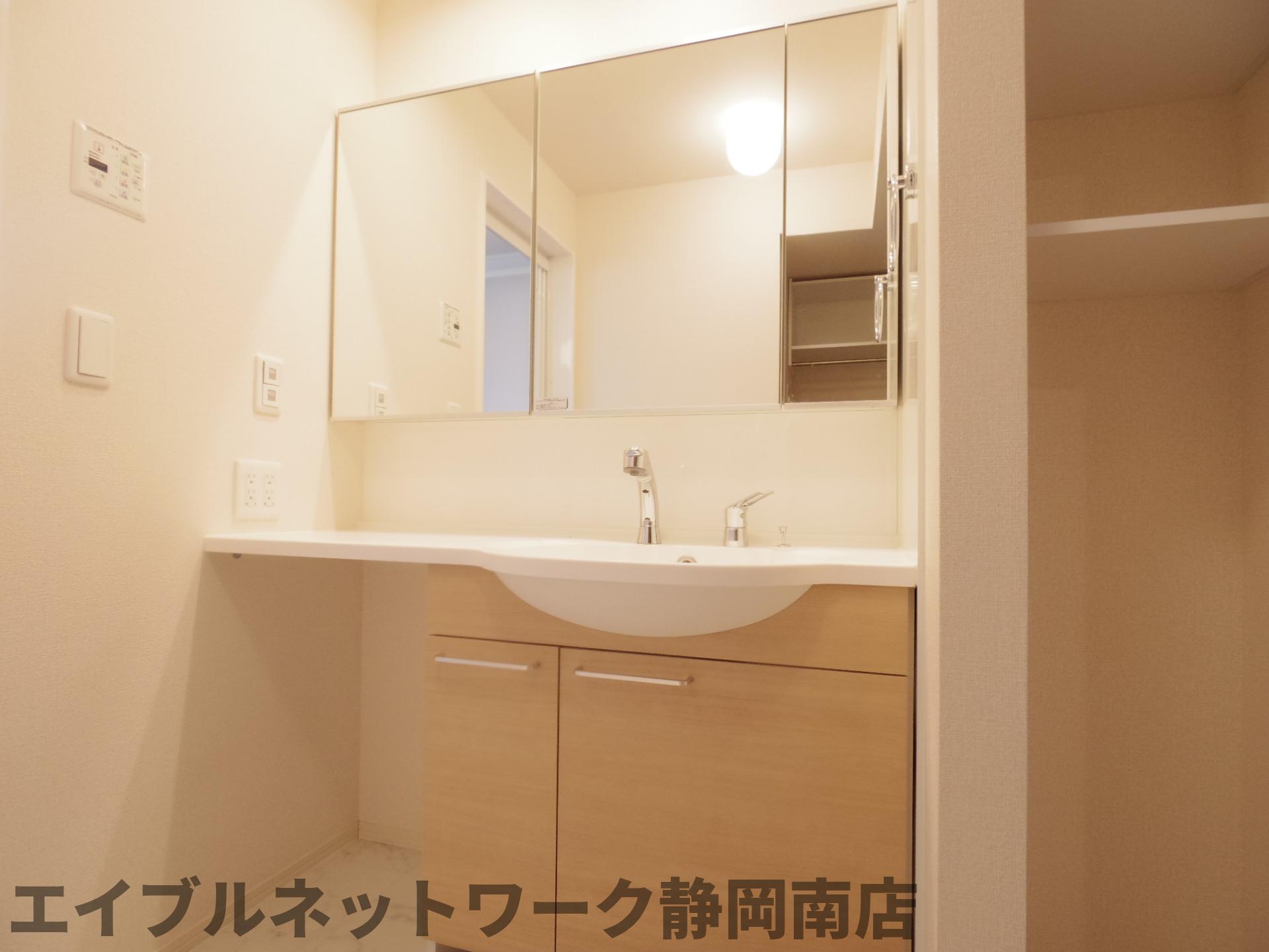 洗面設備　広い洗面スペース