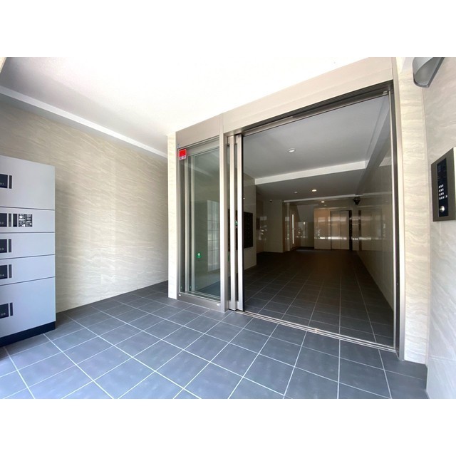 エントランス　不在時にも荷物を受け取れる宅配BOX