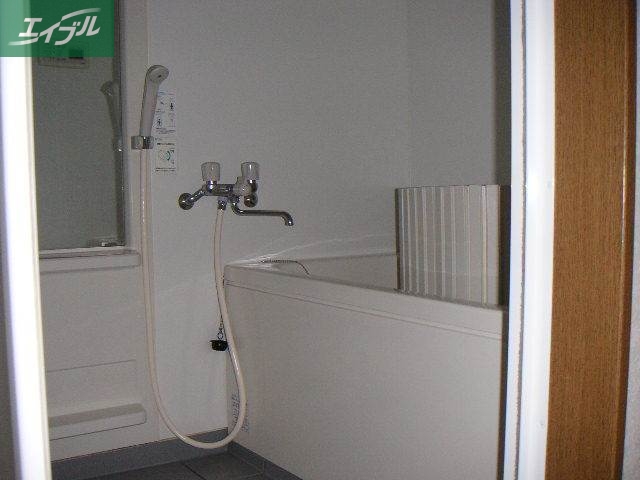 バス・シャワールーム　同じ物件の類似部屋の画像です。現況を優先とします。