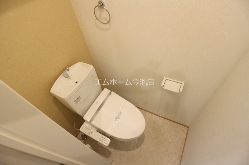 トイレ　温水洗浄暖房便座付トイレ