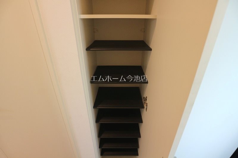 玄関　玄関　シューズボックス付（収納充実）