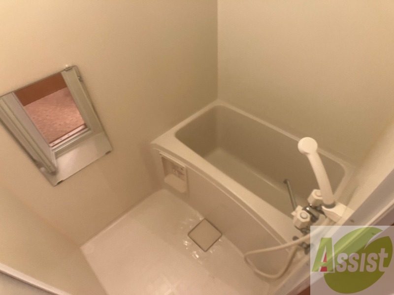 バス・シャワールーム　ユニットバスです。疲れを癒すのに欠かせませんね！