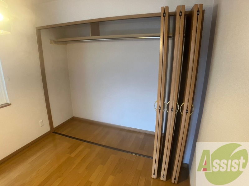 収納　寝室の収納です。部屋がすっきり片付きます。