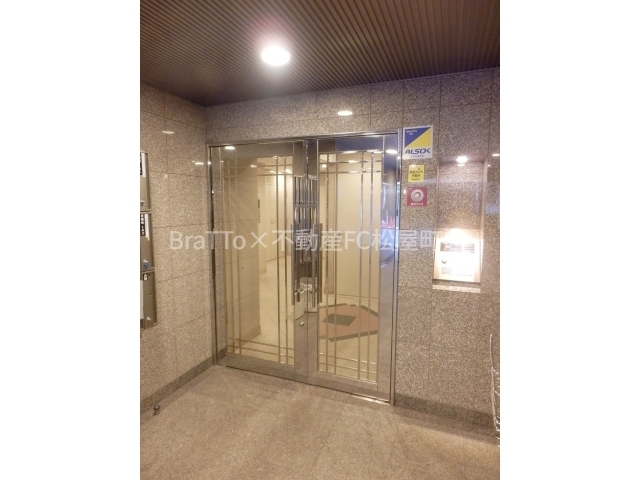 エントランス　マンション共用部分（オートロック付き）