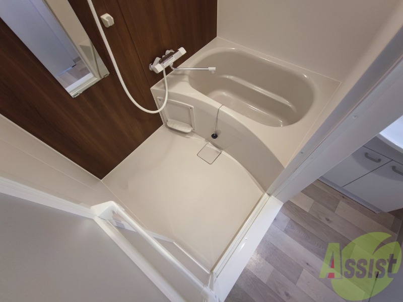 バス・シャワールーム　ユニットバスです。疲れを癒すのに欠かせませんね！