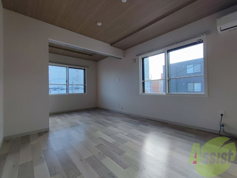 居室・リビング　広くてキレイなお部屋が広がっていて、充実した生活が送れそう。