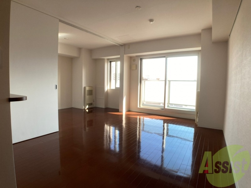 居室・リビング　広くてキレイなお部屋が広がっていて、充実した生活が送れそう。