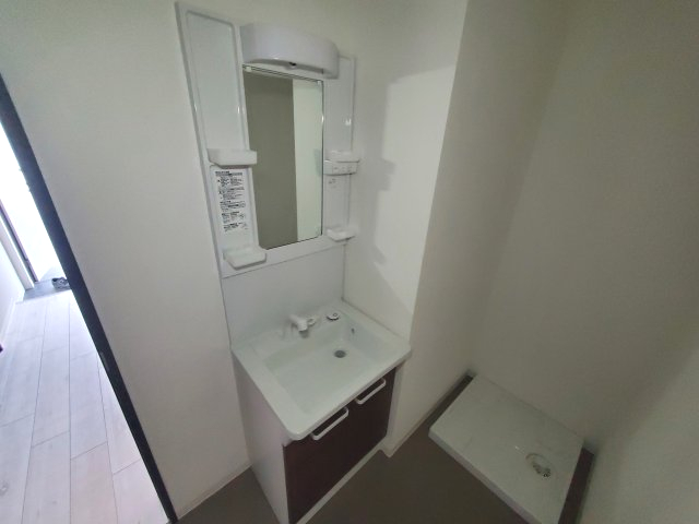 洗面設備　独立洗面台、朝の身支度には欠かせません