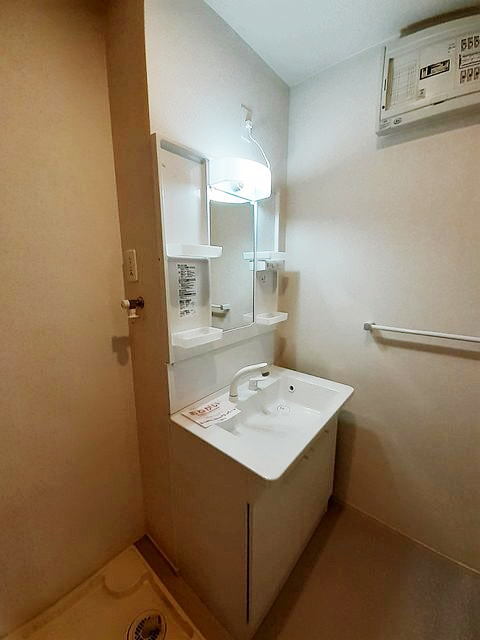 洗面設備　※写真は別号室のものですので現状優先とさせていただきます