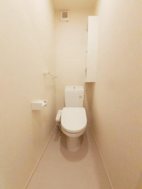 トイレ　※写真は別号室のものですので現状優先とさせていただきます
