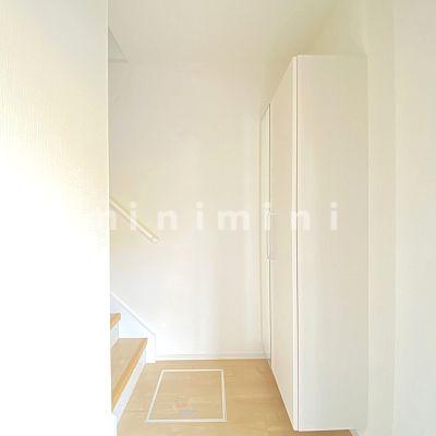 玄関　※写真は別号室のものですので現状優先とさせていただきます