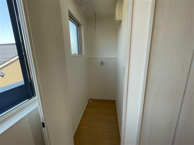 バルコニー　サンル－ム。洗濯機置き場