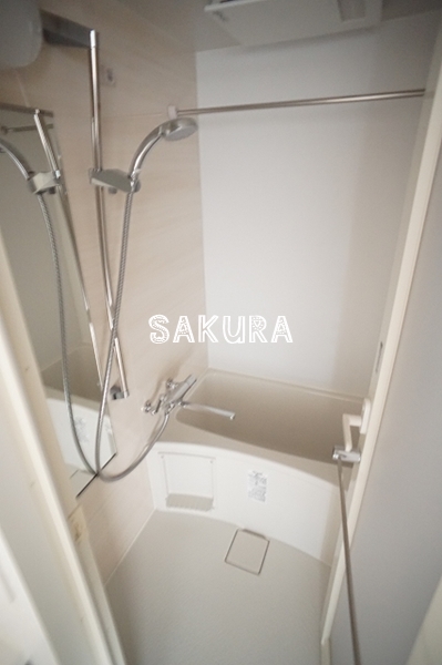 バス・シャワールーム　雨の日でも安心の浴室乾燥機付きです♪