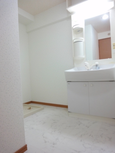 洗面設備　※同物件別号室参考写真です。現状優先になります。