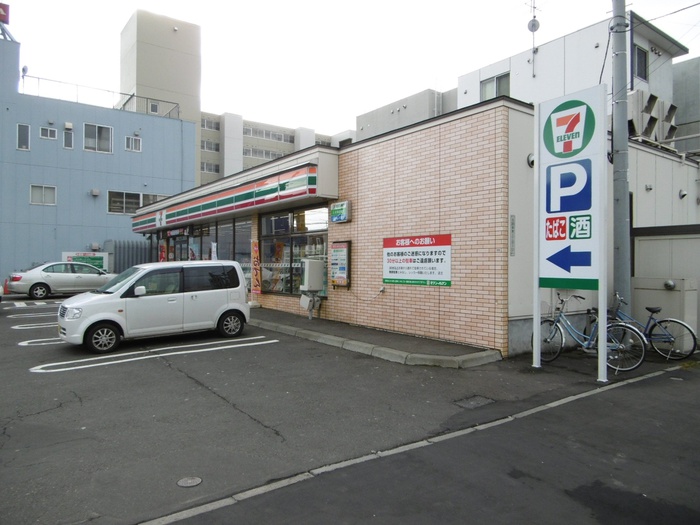 コンビニ　セブンイレブン（コンビニ）まで270m