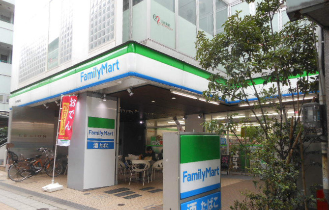 コンビニ　ファミリーマート 三軒茶屋東店（コンビニ）まで96m