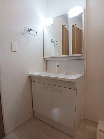 洗面設備　使いやすい洗面所です