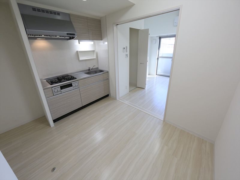 居室・リビング　ＤＫ6.2帖　洋室7.3帖と繋げても仕切っても使えます