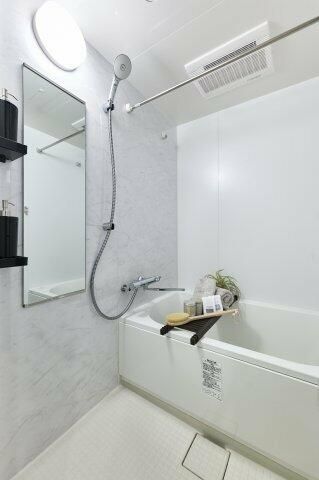 バス・シャワールーム　写真は同タイプ住居です。