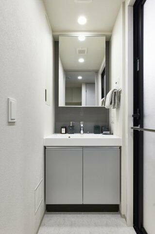 洗面設備　写真は同タイプ住居です。