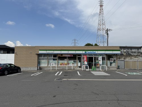 コンビニ　ファミリーマート　四日市あかつき台北店（コンビニ）まで939m