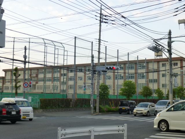 中学校　市立元八王子中学校（中学校）まで240m