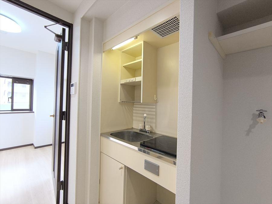 キッチン　同じ間取りの別部屋の写真です。