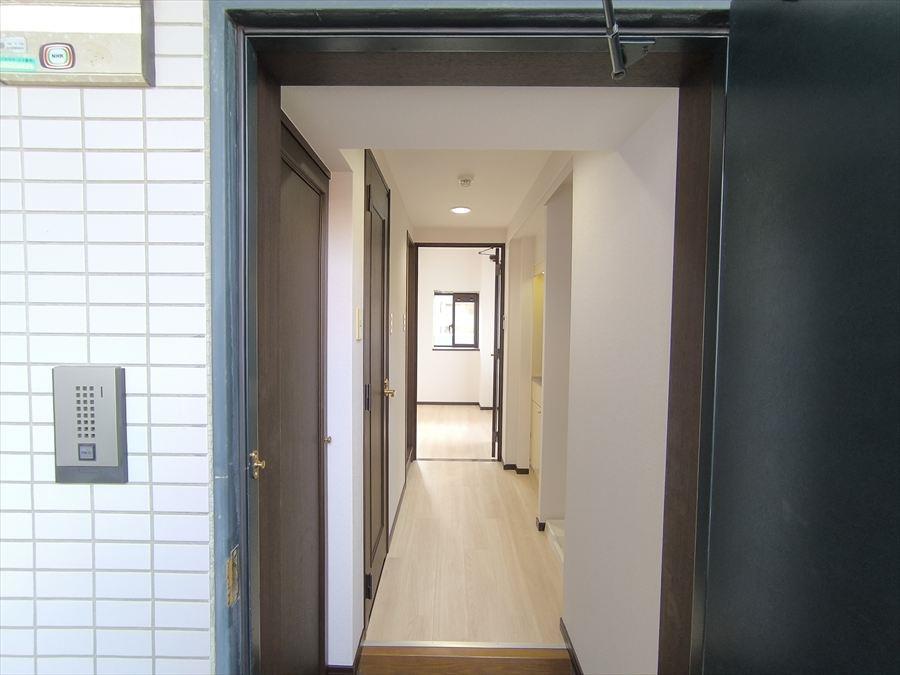 玄関　同じ間取りの別部屋の写真です。