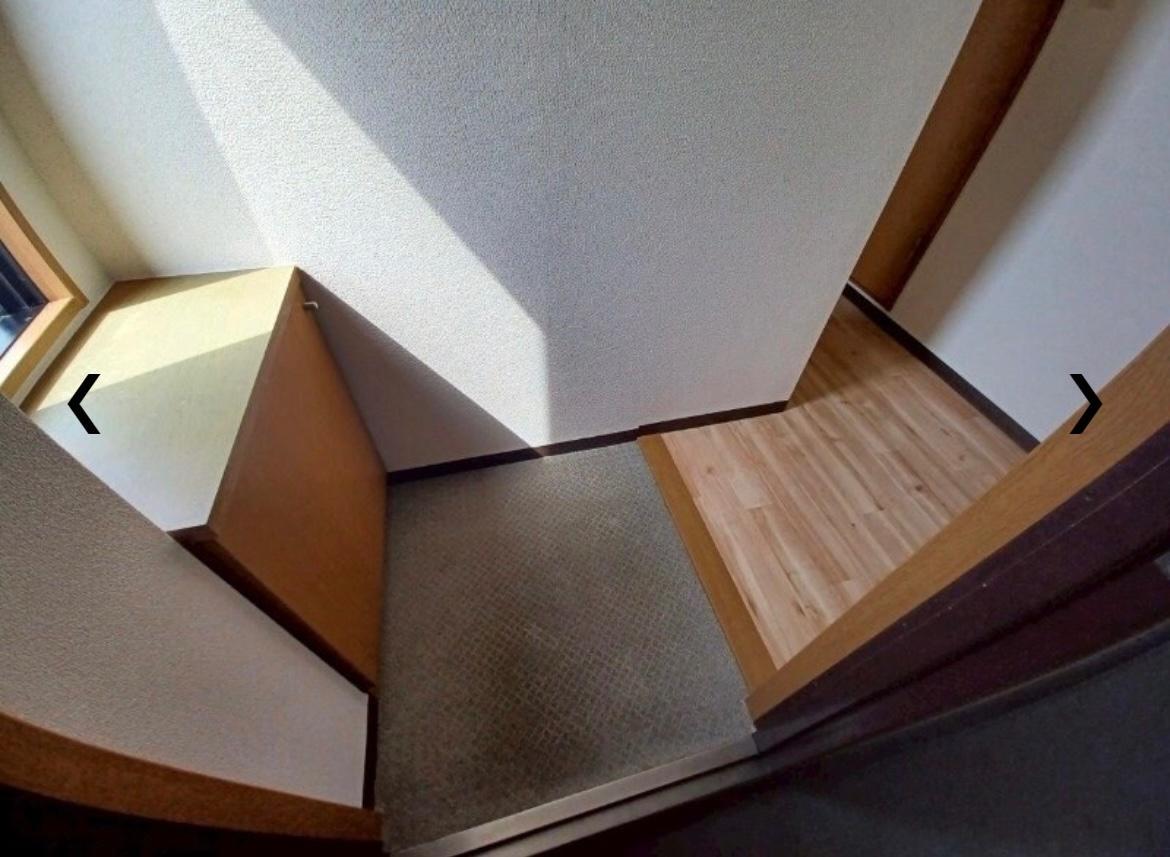 玄関　玄関に備え付けシューズボックスも付いてます！