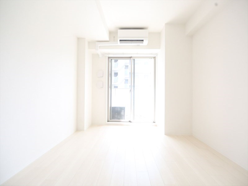 バルコニー　洋室7.8帖　エアコン完備　クローゼット付　バルコニー