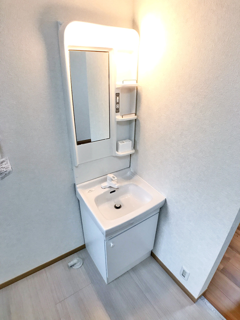 洗面設備　※補修前の参考画像の為、設備等は現況優先。