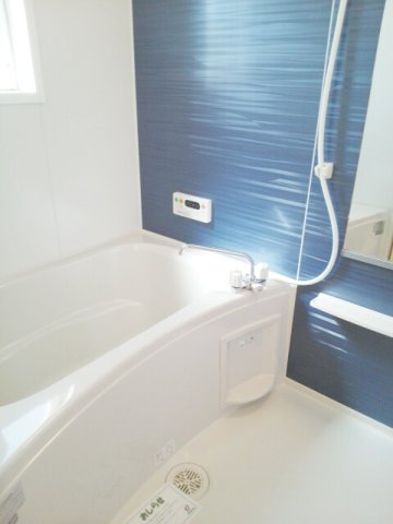 バス・シャワールーム　【ヴィラ　エクレール　Ｂ】落ち着いた空間のお風呂です