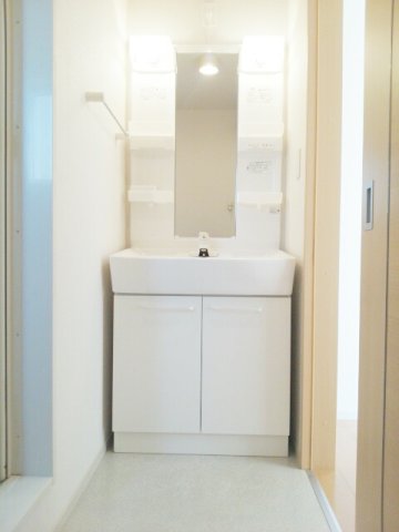 洗面設備　【ヴィラ　エクレール　Ｂ】ゆったりとスペースのある洗面所