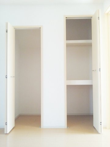 収納　【ヴィラ　エクレール　Ｂ】こまごまとしたものを収納できそうで