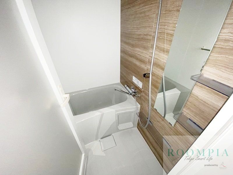 バス・シャワールーム　※同タイプの別のお部屋です。