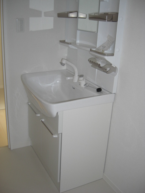 洗面設備　ゆったりとスペースのある洗面所