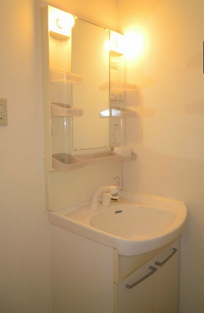 洗面設備　うれしい独立洗面台です