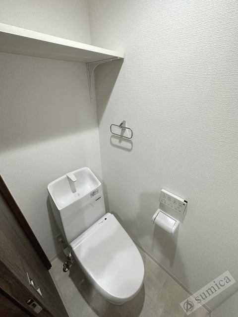 トイレ　温水洗浄便座付き