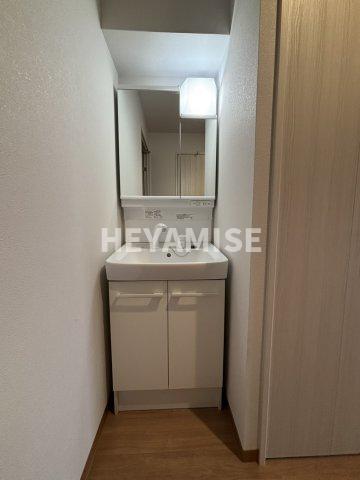 洗面設備　※別のお部屋の写真です。