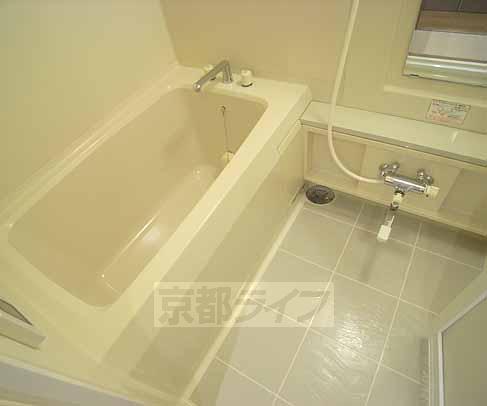 バス・シャワールーム　追炊き機能付きですよ。