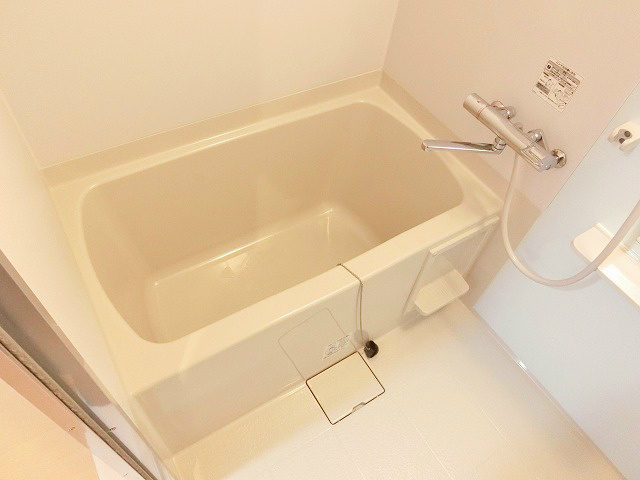 バス・シャワールーム　便利なサーモスタット水栓を採用