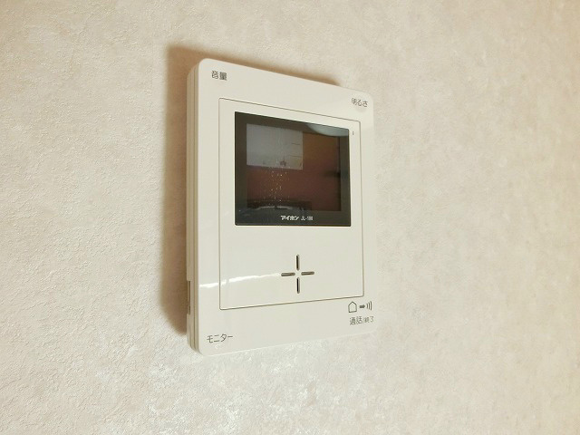 セキュリティ　安心のセキュリティー設備です。モニター付きのインターホン。