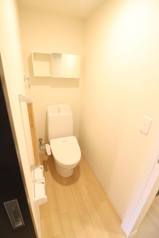 トイレ　温水洗浄便座付き