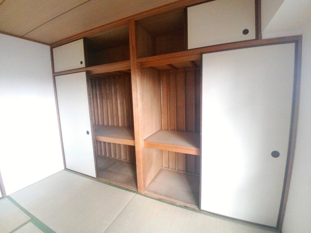 収納　押入