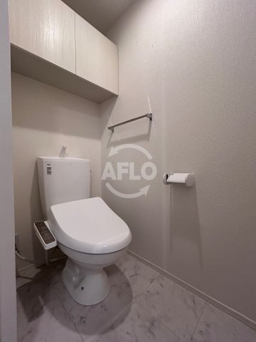 トイレ　WEST GARDEN HILLS　温水洗浄便座