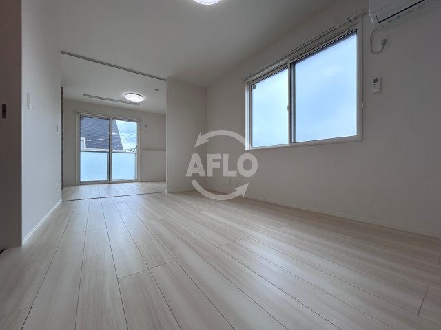 居室・リビング　WEST GARDEN HILLS　リビング